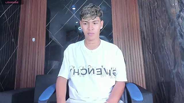 Snapshot of Timmy_Kiing_ chatting on November 28, 2025, 8:33 pm Timmy Kiing online show from November 28, 2025, 8:33 pm