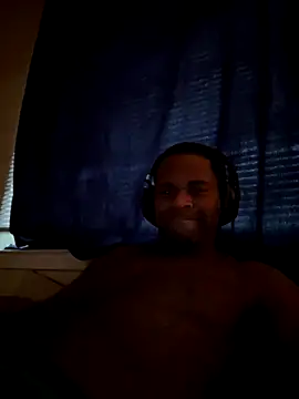 CrookedBeaut online show from November 30, 2025, 2:32 pm