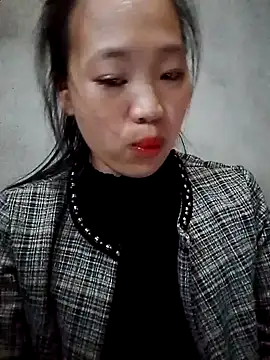 Snapshot of Yumiik2kk chatting on November 16, 2025, 9:59 am Yumiik2kk online show from November 16, 2025, 9:59 am