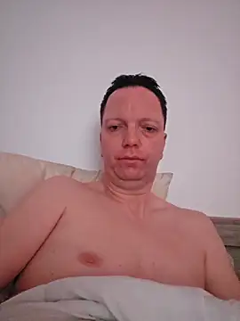 echoDream online show from November 9, 2025, 4:22 am