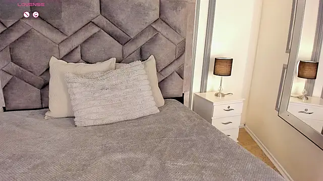 Snapshot of TahliaMoreau chatting on March 24, 2026, 3:33 am TahliaMoreau online show from March 24, 2026, 3:33 am