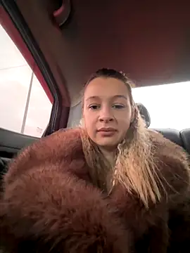 SashaCatt online show from November 18, 2025, 7:02 am