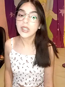 Snapshot of Camicam_04 chatting on November 10, 2025, 2:10 am Camicam 04 online show from November 10, 2025, 2:10 am