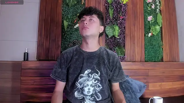 Noah dupont  online show from December 21, 2025, 11:28 am