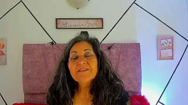 Victoriaa Anderson online show from February 2, 2026, 5:44 pm