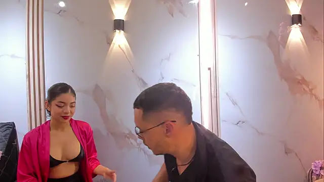 Aron and molly online show from November 12, 2025, 12:38 pm