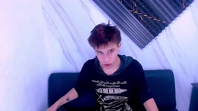 Liam York  online show from April 5, 2026, 4:31 am