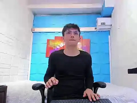 ElanGiraldo online show from February 15, 2026, 9:00 pm