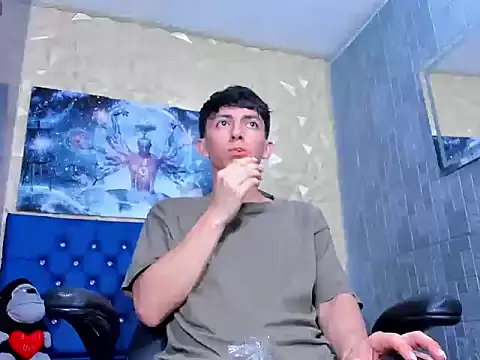 ElanGiraldo online show from April 12, 2026, 12:15 am