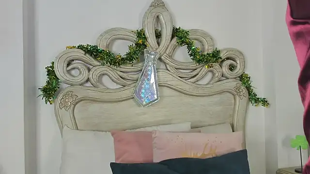 scarlett smith 3 online show from March 18, 2026, 3:31 am