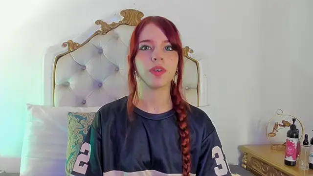 scarlett smith 3 online show from April 7, 2026, 2:34 am