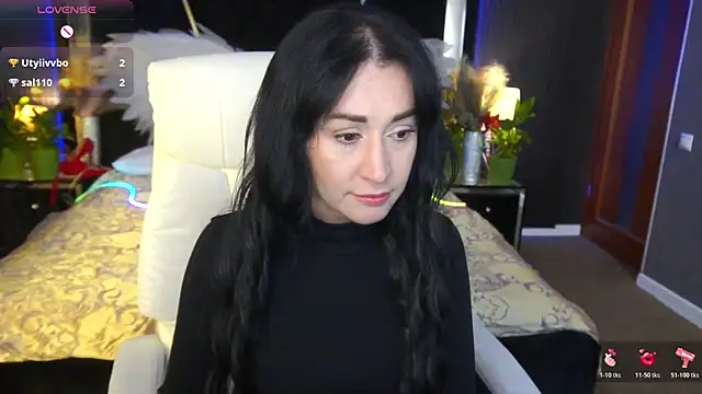 Snapshot of CarolinaaFoxyyy chatting on April 12, 2026, 5:23 am CarolinaaFoxyyy online show from April 12, 2026, 5:23 am