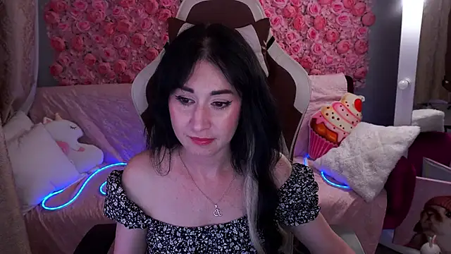 Snapshot of CarolinaaFoxyyy chatting on May 20, 2026, 6:47 pm CarolinaaFoxyyy online show from May 20, 2026, 6:47 pm