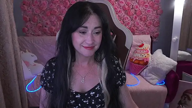 Snapshot of CarolinaaFoxyyy chatting on May 24, 2026, 6:57 pm CarolinaaFoxyyy online show from May 24, 2026, 6:57 pm