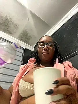 Snapshot of Your_dreadedhun chatting on November 9, 2025, 6:28 pm Your dreadedhun online show from November 9, 2025, 6:28 pm