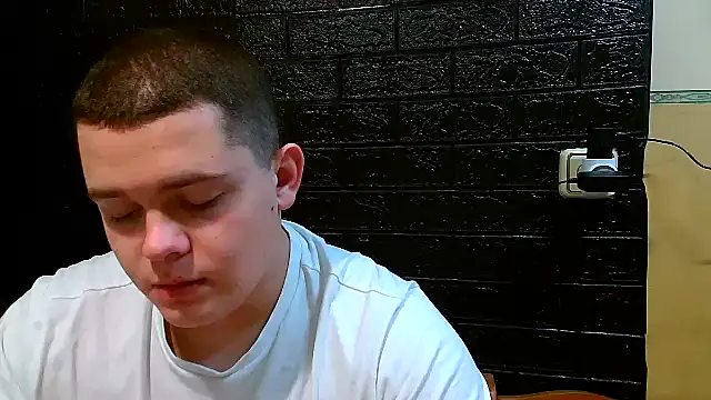 CuteButNaughty  online show from December 1, 2025, 9:09 pm