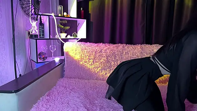 GirlFromHell88 online show from November 12, 2025, 1:11 pm