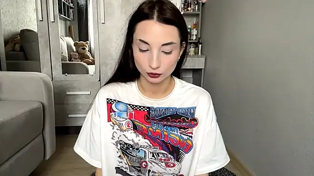 MoriahLinder online show from November 10, 2025, 4:33 am