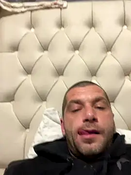 Snapshot of Kinkycouple142 chatting on November 17, 2025, 7:19 pm Kinkycouple142 online show from November 17, 2025, 7:19 pm