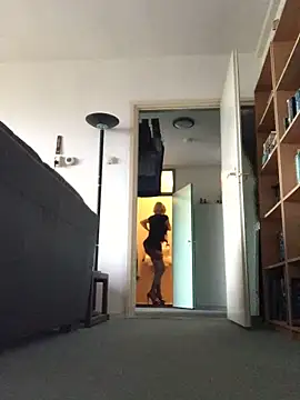 Snapshot of simone_xdressing chatting on January 5, 2025, 9:59 am simone xdressing online show from January 5, 2025, 9:59 am