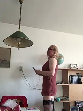 Snapshot of simone_xdressing chatting on February 2, 2025, 10:02 am simone xdressing online show from February 2, 2025, 10:02 am