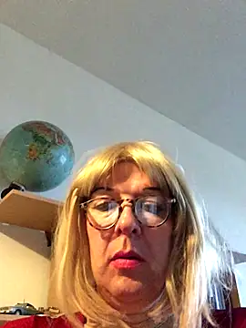 simone xdressing online show from November 23, 2025, 2:28 pm