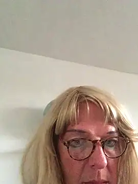 simone xdressing online show from July 18, 2026, 7:17 pm