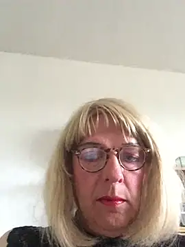 simone xdressing online show from July 19, 2026, 5:49 pm