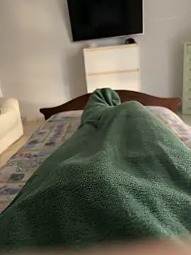 Snapshot of simeonehivd chatting on December 19, 2025, 12:45 pm simeonehivd online show from December 19, 2025, 12:45 pm