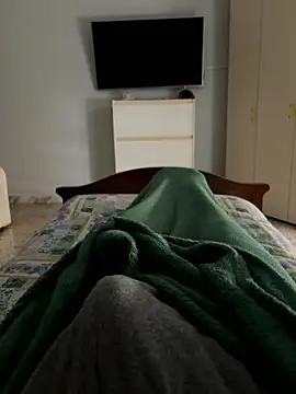 Snapshot of simeonehivd chatting on January 13, 2026, 12:32 pm simeonehivd online show from January 13, 2026, 12:32 pm