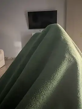 simeonehivd online show from April 18, 2026, 4:22 pm