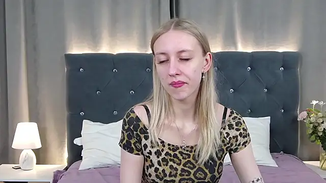 RachaelCute online show from April 17, 2026, 4:15 am