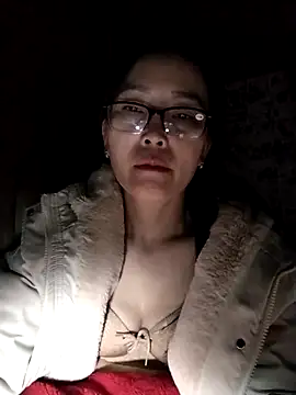 Feeling-hot online show from November 17, 2025, 4:57 pm