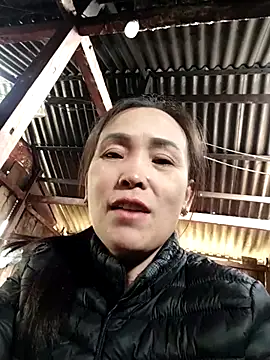 Feeling-hot online show from December 2, 2025, 4:07 am