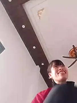 Nhi-2k online show from November 10, 2025, 8:13 am