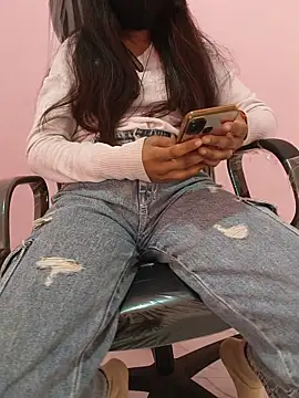 Iamyourdarling online show from November 24, 2025, 5:51 am