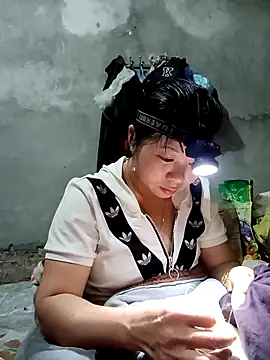 Snapshot of vangkt-cute chatting on February 3, 2026, 8:03 pm vangkt-cute online show from February 3, 2026, 8:03 pm