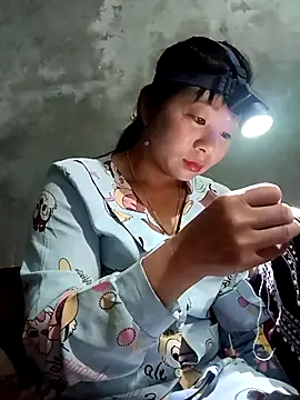 Snapshot of vangkt-cute chatting on March 5, 2026, 6:37 pm vangkt-cute online show from March 5, 2026, 6:37 pm