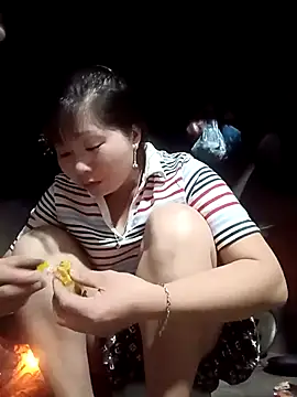 Snapshot of vangkt-cute chatting on March 13, 2026, 11:39 am vangkt-cute online show from March 13, 2026, 11:39 am