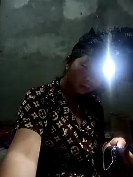 Snapshot of vangkt-cute chatting on March 24, 2026, 6:35 pm vangkt-cute online show from March 24, 2026, 6:35 pm