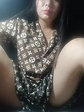 vangkt-cute online show from May 24, 2026, 5:40 pm