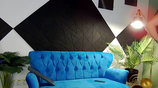 EvvaLovvia online show from November 13, 2025, 4:11 am