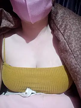 Snapshot of MiHeni chatting on January 6, 2026, 5:44 am MiHeni online show from January 6, 2026, 5:44 am