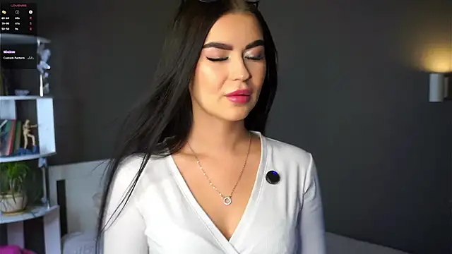 CoreenYorton online show from November 21, 2025, 1:04 am