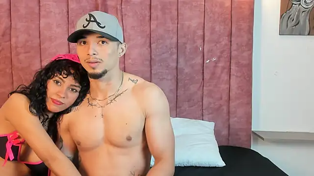 Max and Mia9 online show from November 10, 2025, 5:12 pm