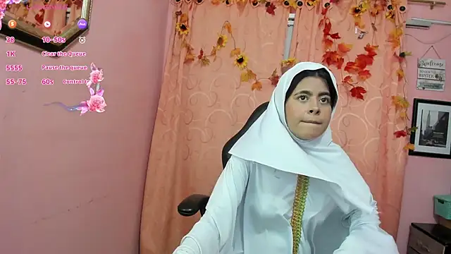 NaylaAbadi online show from November 22, 2025, 12:26 pm