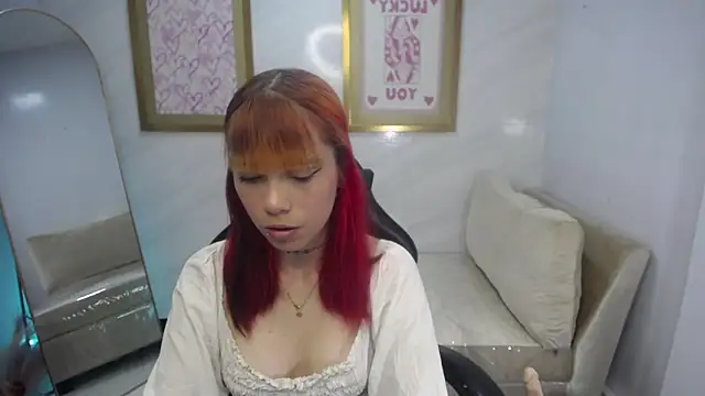 Sweet Kitty v online show from November 15, 2025, 1:40 pm