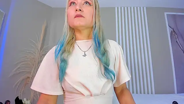 Snapshot of AlexaColdd chatting on December 20, 2025, 1:07 pm AlexaColdd online show from December 20, 2025, 1:07 pm