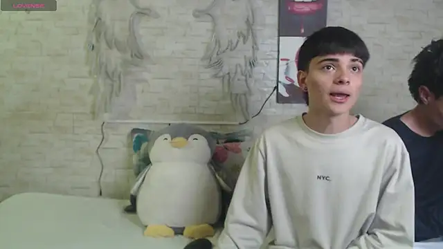 axel milo kairo and noa online show from January 13, 2026, 1:49 pm