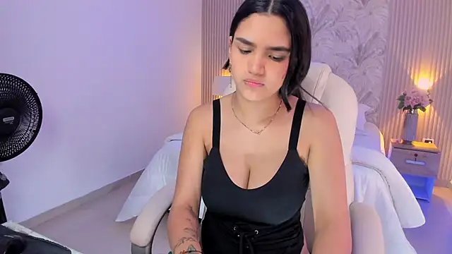 Kim stonee online show from November 19, 2025, 8:42 pm